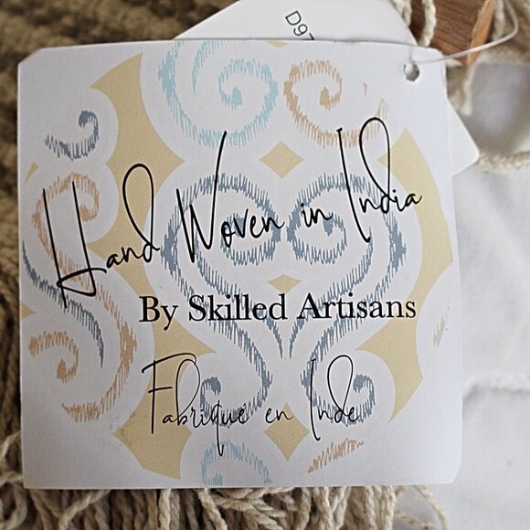 New with Tags - 70s-Style Macrame Artisan Wall Hanging, BOHO, Concepts Brand - Picture 6 of 8